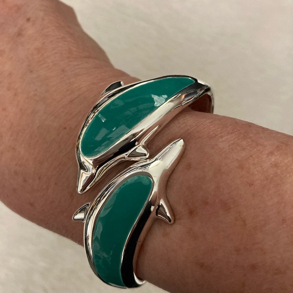 Dolphin cuff bracelet - Picture 5 of 6